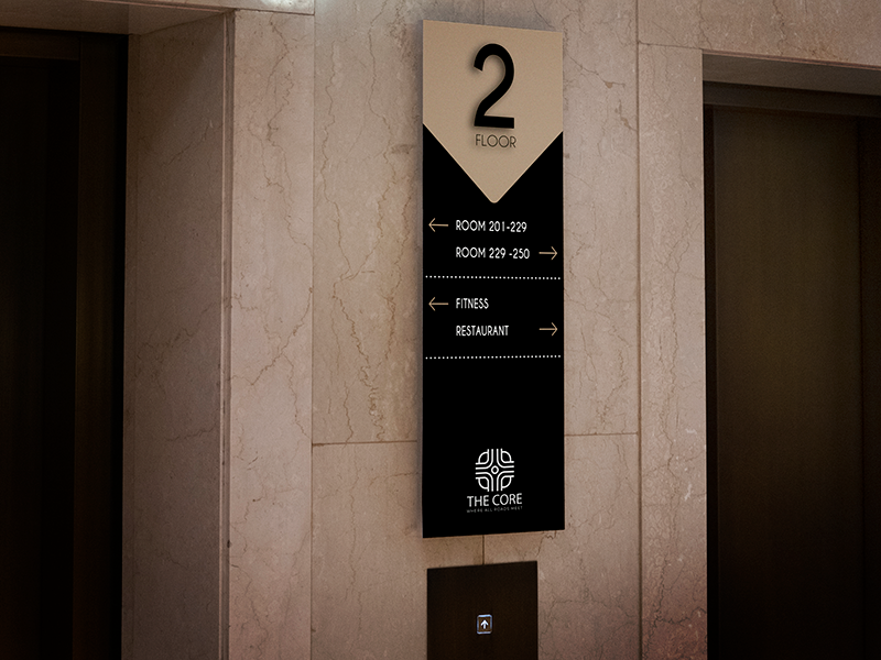 Pannello direzionale per hotel realizzato in plexiglass o alluminio composito