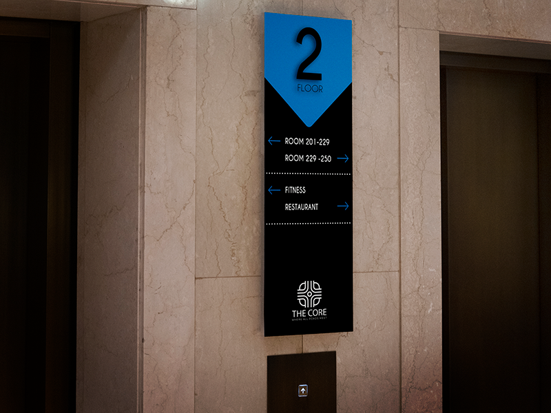 Pannello direzionale per hotel realizzato in plexiglass o alluminio composito