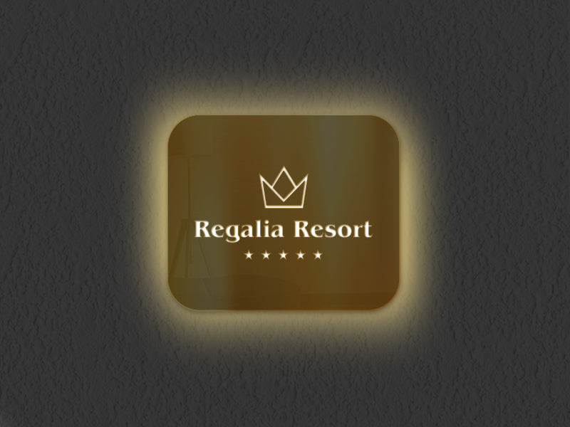 Insegna minimal frontale per hotel accesa