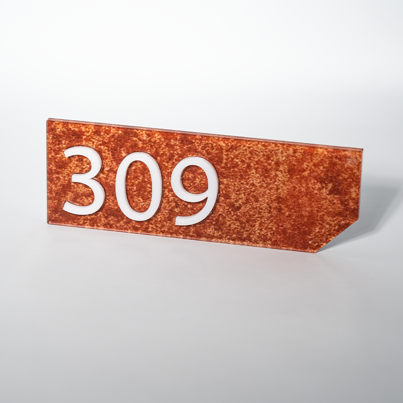 Targhetta numero camera Mercury corten in plexiglass