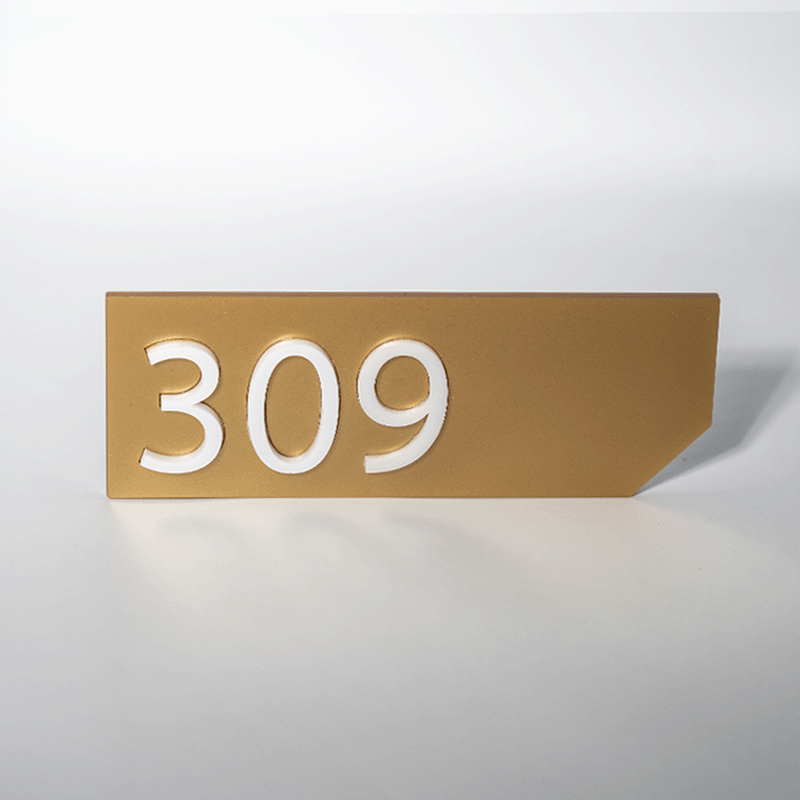 Targa numero camera dorato realizzata in plexiglass