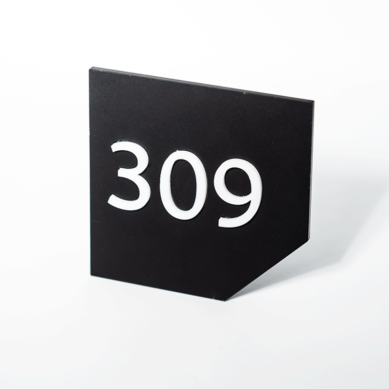 Targa numero camera nera in plexiglass