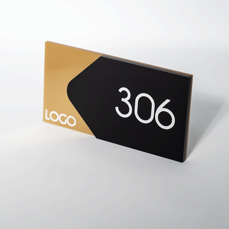 targa numero camera hotel realizzata in plexiglass dorata 