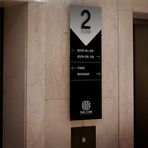 segnaletica direzionale posta al piano