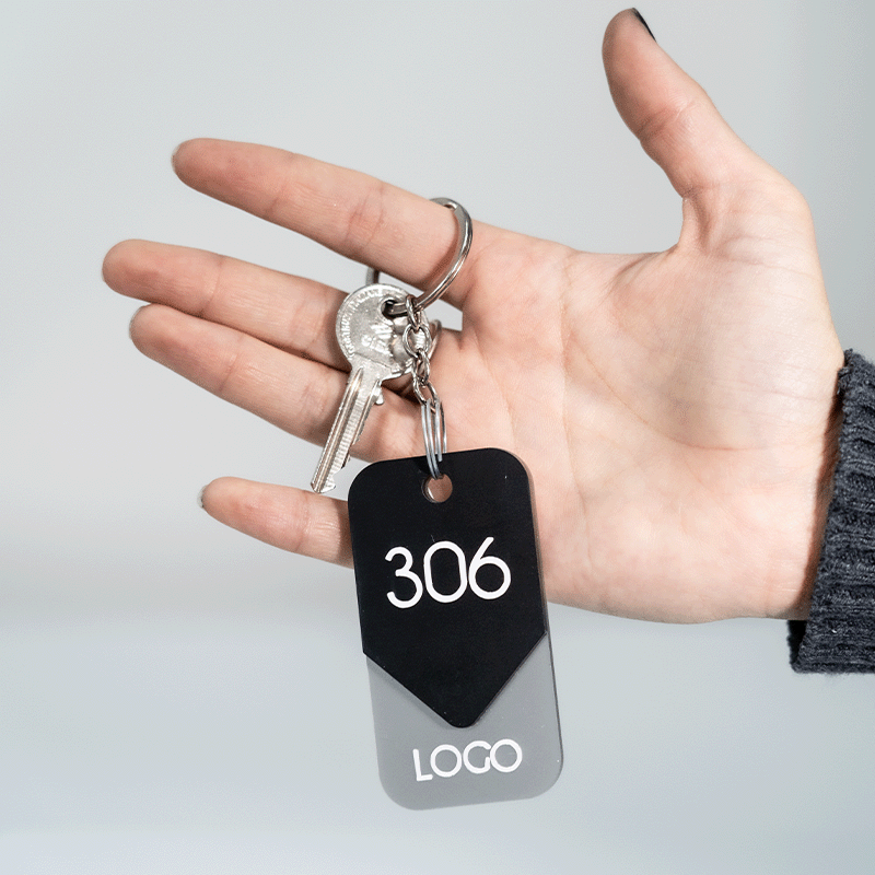 Portachiave argento e nero realizzato in plexiglass 