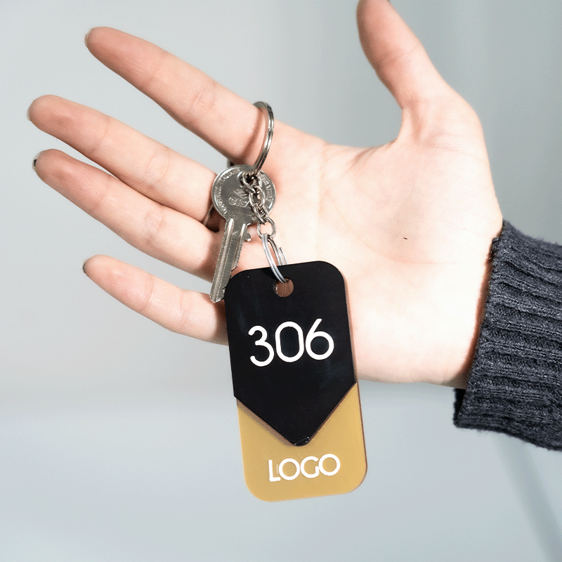 Portachiave dorato realizzato in plexiglass