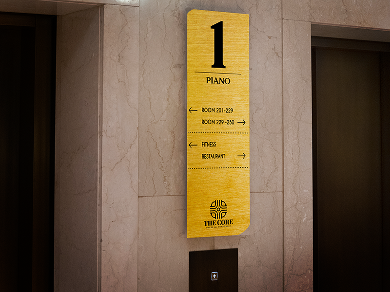 Targa segna piano per hotel realizzata in plexiglass