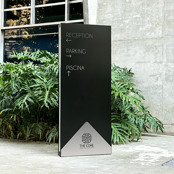 Totem direzionale per hotel linea venus